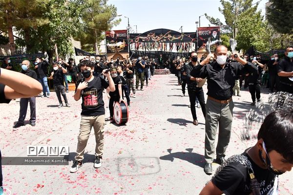 ز کودکی خادم این تبار محترمم