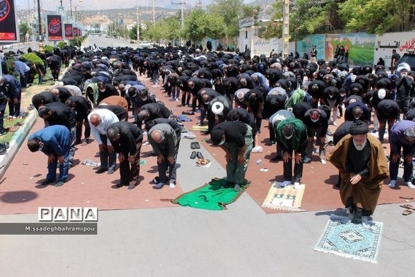 عزاداری سرور سالار شهیدان و برپایی نماز ظهر عاشورا در شهر یاسوج