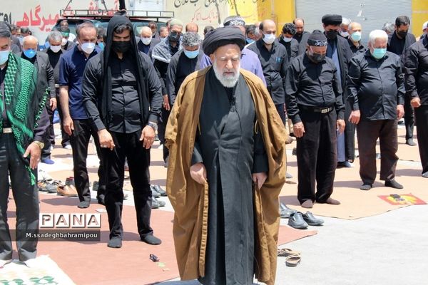 عزاداری سرور سالار شهیدان و برپایی نماز ظهر عاشورا در شهر یاسوج