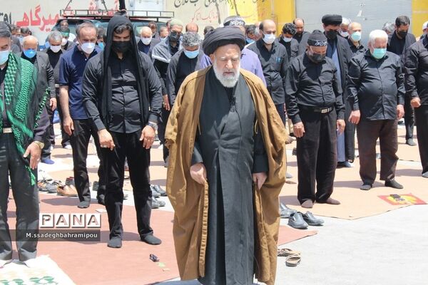 عزاداری سرور سالار شهیدان و برپایی نماز ظهر عاشورا در شهر یاسوج