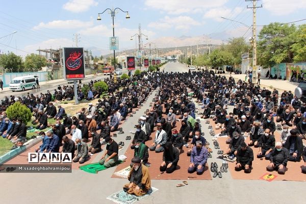 عزاداری سرور سالار شهیدان و برپایی نماز ظهر عاشورا در شهر یاسوج