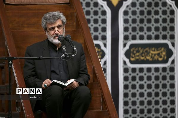 مراسم عزاداری شام غریبان با حضور رهبر انقلاب اسلامی