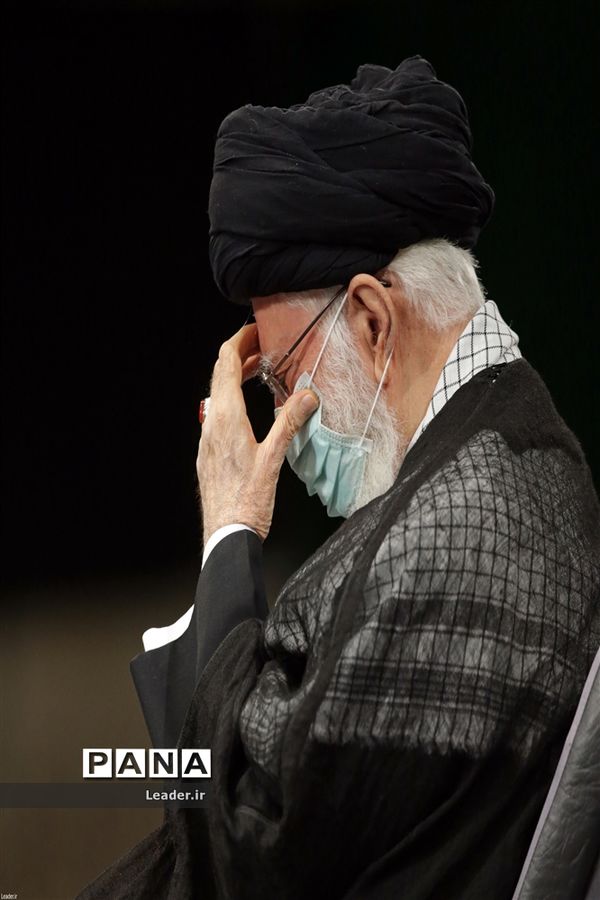 مراسم عزاداری شام غریبان با حضور رهبر انقلاب اسلامی