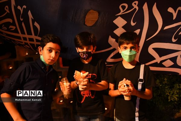 حزن و اندوه عزاداران حسینی در شام غریبان امام حسین (ع)