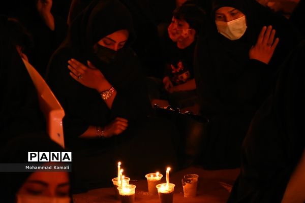 حزن و اندوه عزاداران حسینی در شام غریبان امام حسین (ع)