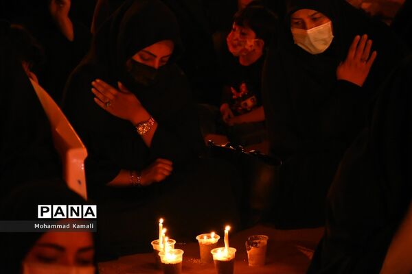 حزن و اندوه عزاداران حسینی در شام غریبان امام حسین (ع)