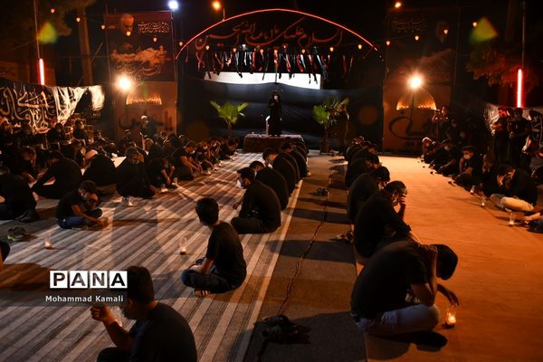 حزن و اندوه عزاداران حسینی در شام غریبان امام حسین (ع)