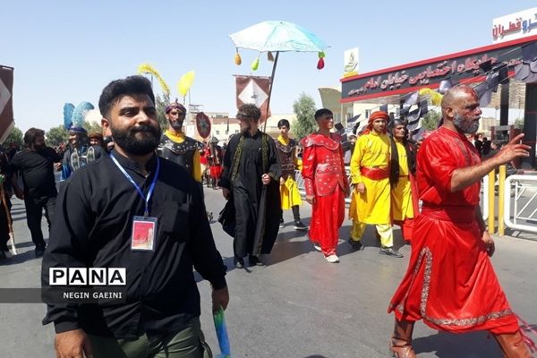 حرکت کاروان نمادین اسرای کربلا در قم