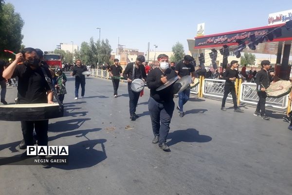 حرکت کاروان نمادین اسرای کربلا در قم