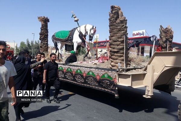 حرکت کاروان نمادین اسرای کربلا در قم