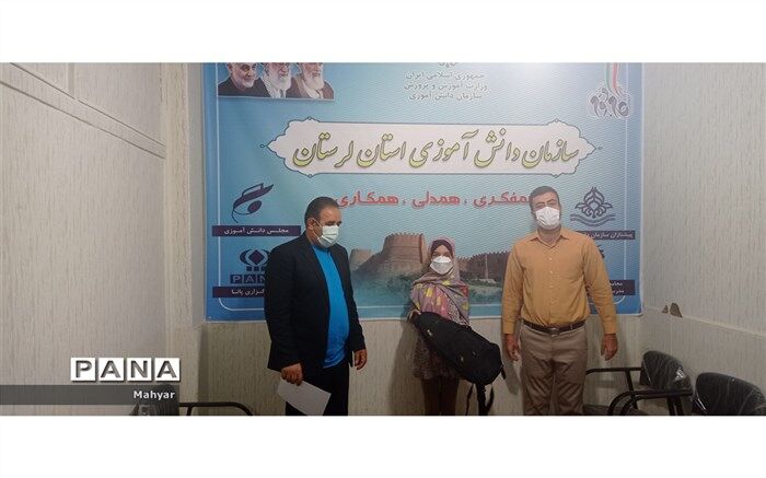 تجلیل از دانش‌آموزان برتر جشنواره مداد آبی در لرستان