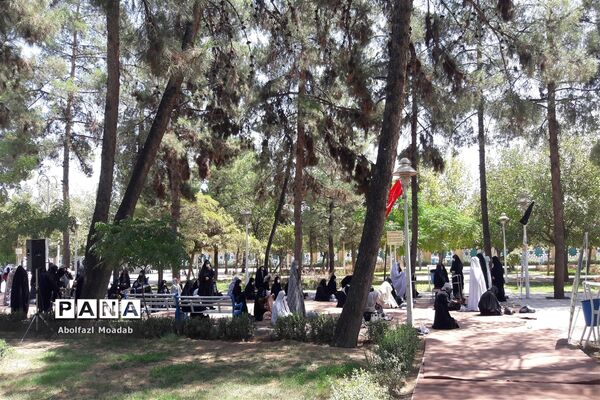 برگزاری نماز جمعه در فضای باز امامزاده سید حمزه شهرستان کاشمر