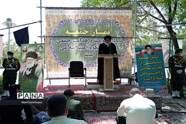 برگزاری نماز جمعه در فضای باز امامزاده سید حمزه شهرستان کاشمر