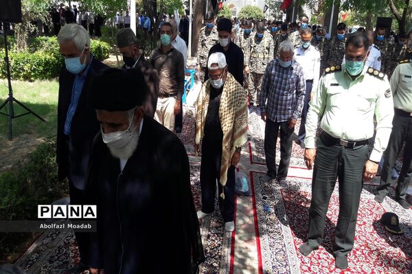 برگزاری نماز جمعه در فضای باز امامزاده سید حمزه شهرستان کاشمر