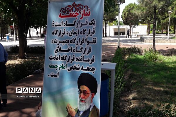 برگزاری نماز جمعه در فضای باز امامزاده سید حمزه شهرستان کاشمر