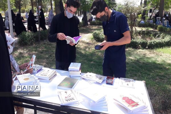 برگزاری نماز جمعه در فضای باز امامزاده سید حمزه شهرستان کاشمر