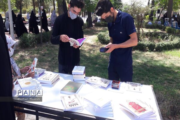 برگزاری نماز جمعه در فضای باز امامزاده سید حمزه شهرستان کاشمر