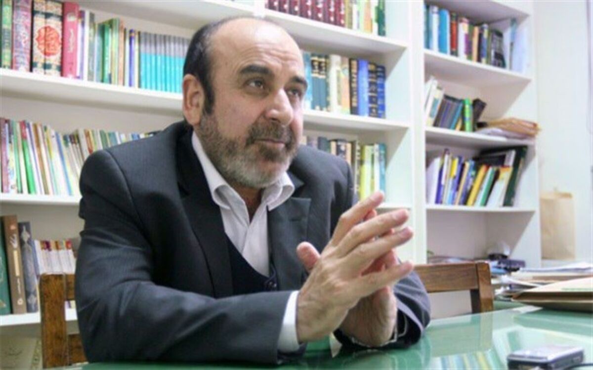 کار نویسنده متفاوت از مورخ است