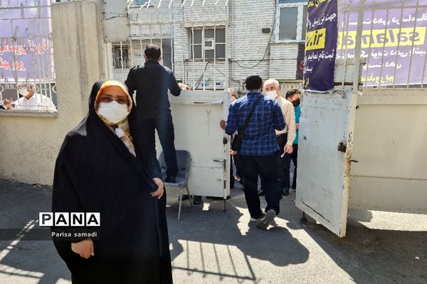 تزریق دوز دوم واکسن کرونا به فرهنگیان منطقه ۱۳ تهران