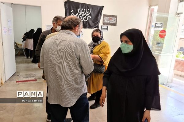 تزریق دوز دوم واکسن کرونا به فرهنگیان منطقه ۱۳ تهران