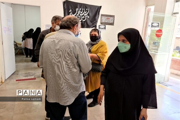 تزریق دوز دوم واکسن کرونا به فرهنگیان منطقه ۱۳ تهران