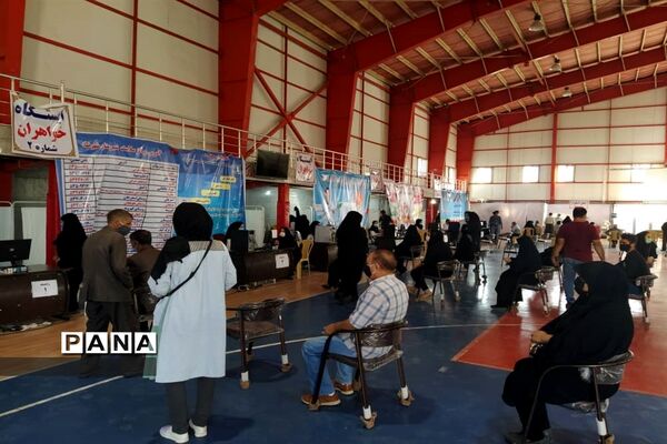 همکاری سازمان دانش‌آموزی شهرضا  با شبکه بهداشت شهرستان شهرضا در واکسیناسیون فرهنگیان