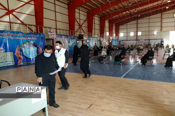 همکاری سازمان دانش‌آموزی شهرضا  با شبکه بهداشت شهرستان شهرضا در واکسیناسیون فرهنگیان