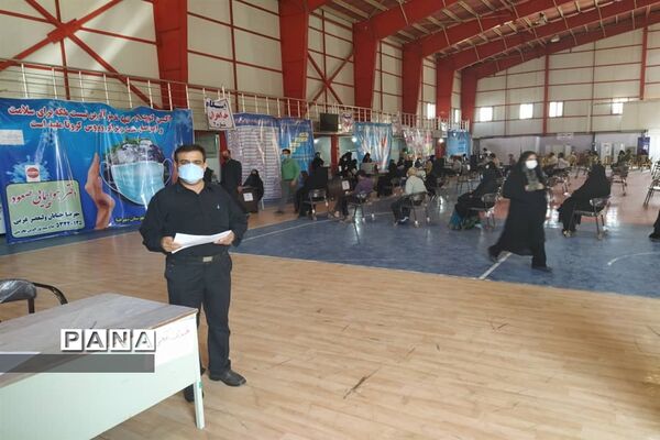 همکاری سازمان دانش‌آموزی شهرضا  با شبکه بهداشت شهرستان شهرضا در واکسیناسیون فرهنگیان