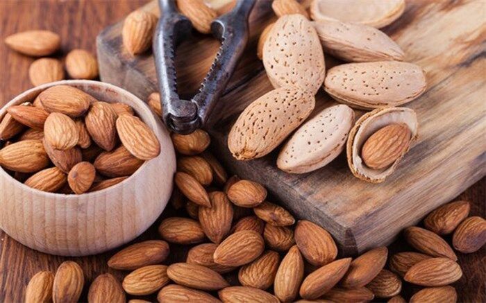 بادام مرغوب‌ترین سوغاتی بام ایران