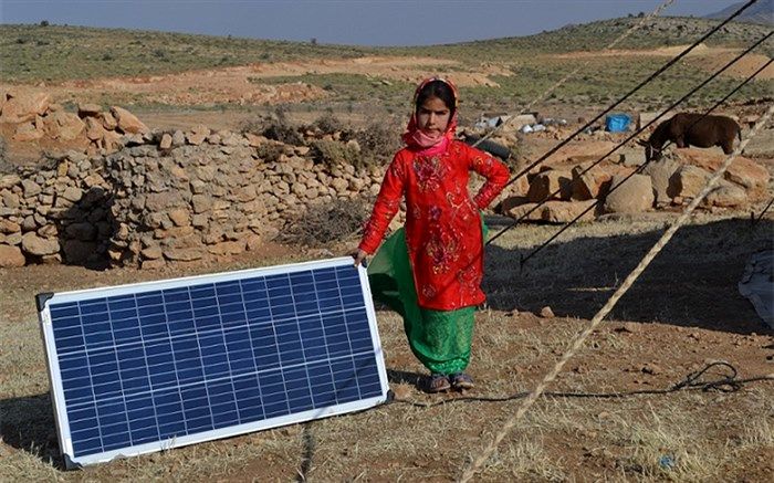 تحویل 2 هزار و 450 سامانه خورشیدی قابل حمل، به خانواده‌های عشایر در فارس