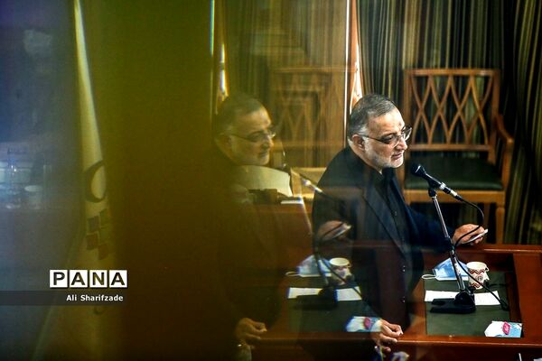 حضور شهردار تهران در جلسه شورای شهر