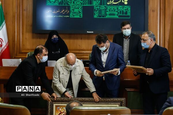 حضور شهردار تهران در جلسه شورای شهر
