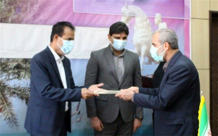 از مدیر آموزش و پرورش شهرستان دشتی به عنوان مدیر نمونه شهرستانی تجلیل شد