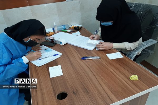 آغاز دوز دوم واکسیناسیون فرهنگیان در آموزش و پرورش ناحیه دو بهارستان