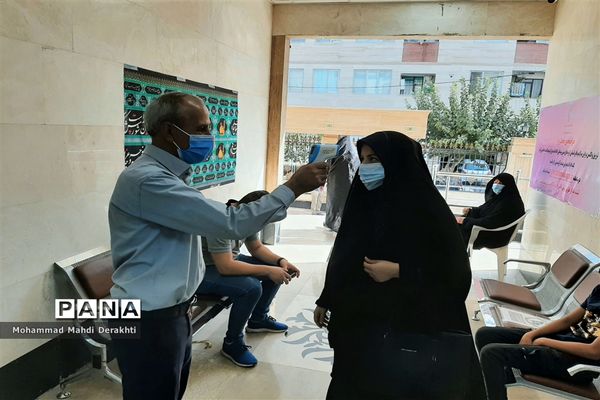 آغاز دوز دوم واکسیناسیون فرهنگیان در آموزش و پرورش ناحیه دو بهارستان