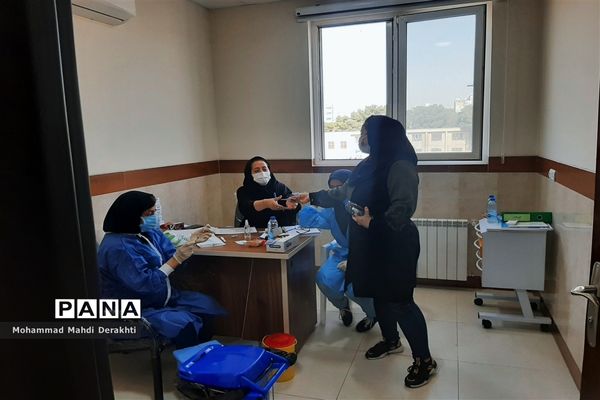 آغاز دوز دوم واکسیناسیون فرهنگیان در آموزش و پرورش ناحیه دو بهارستان