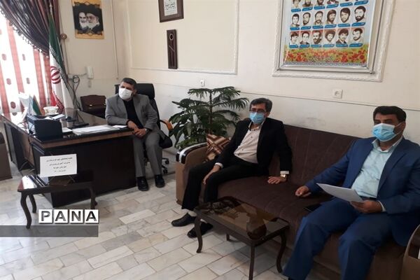 کارگروه نظارت بر تهیه و توزیع لباس فرم مدارس شهرستان شهرضا