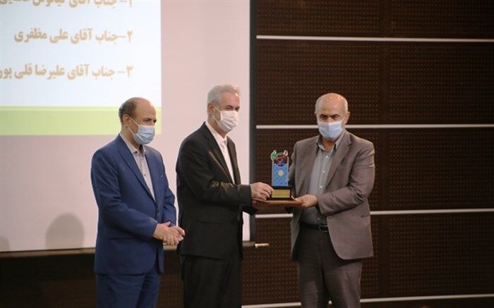 مدیر کل آموزش و پرورش آذربایجان شرقی بعنوان مسئول دستگاه برتر استان تجلیل شد