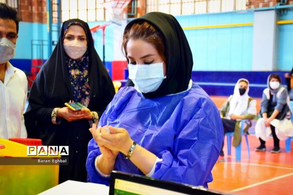 واکسیناسیون فرهنگیان در منطقه 4