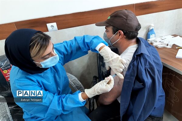 واکسیناسیون فرهنگیان آموزش و پرورش ناحیه دو بهارستان