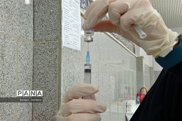 افتتاح دومین سالن  تجمیعی واکسن کرونا در مدرسه شهید رحیمی امیدیه