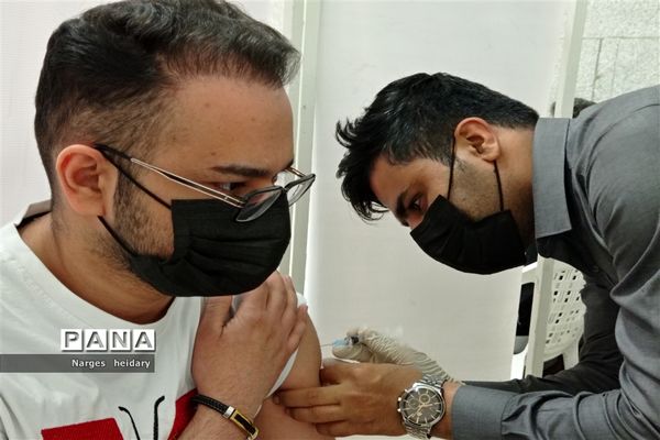 افتتاح دومین سالن  تجمیعی واکسن کرونا در مدرسه شهید رحیمی امیدیه