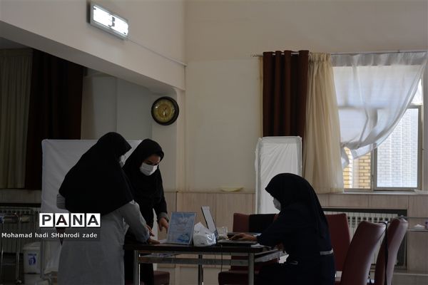 واکسیناسیون فرهنگیان ناحیه یک آموزش و پرورش مشهد در اردوگاه شهدای مدافع حرم