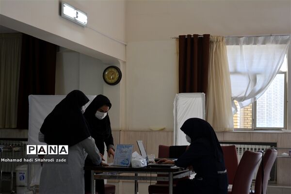 واکسیناسیون فرهنگیان ناحیه یک آموزش و پرورش مشهد در اردوگاه شهدای مدافع حرم