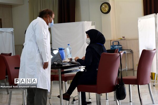 واکسیناسیون فرهنگیان ناحیه یک آموزش و پرورش مشهد در اردوگاه شهدای مدافع حرم
