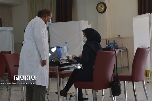 واکسیناسیون فرهنگیان ناحیه یک آموزش و پرورش مشهد در اردوگاه شهدای مدافع حرم