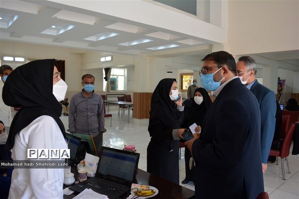 واکسیناسیون فرهنگیان ناحیه یک آموزش و پرورش مشهد در اردوگاه شهدای مدافع حرم