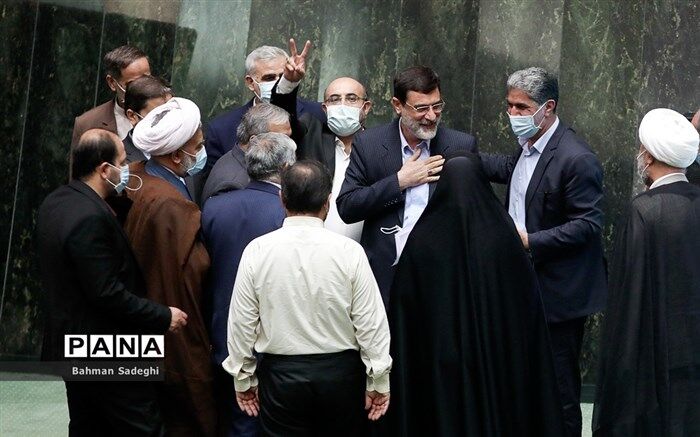 موافقان و مخالفان استعفای قاضی‌زاده هاشمی از نمایندگی چه گفتند؟