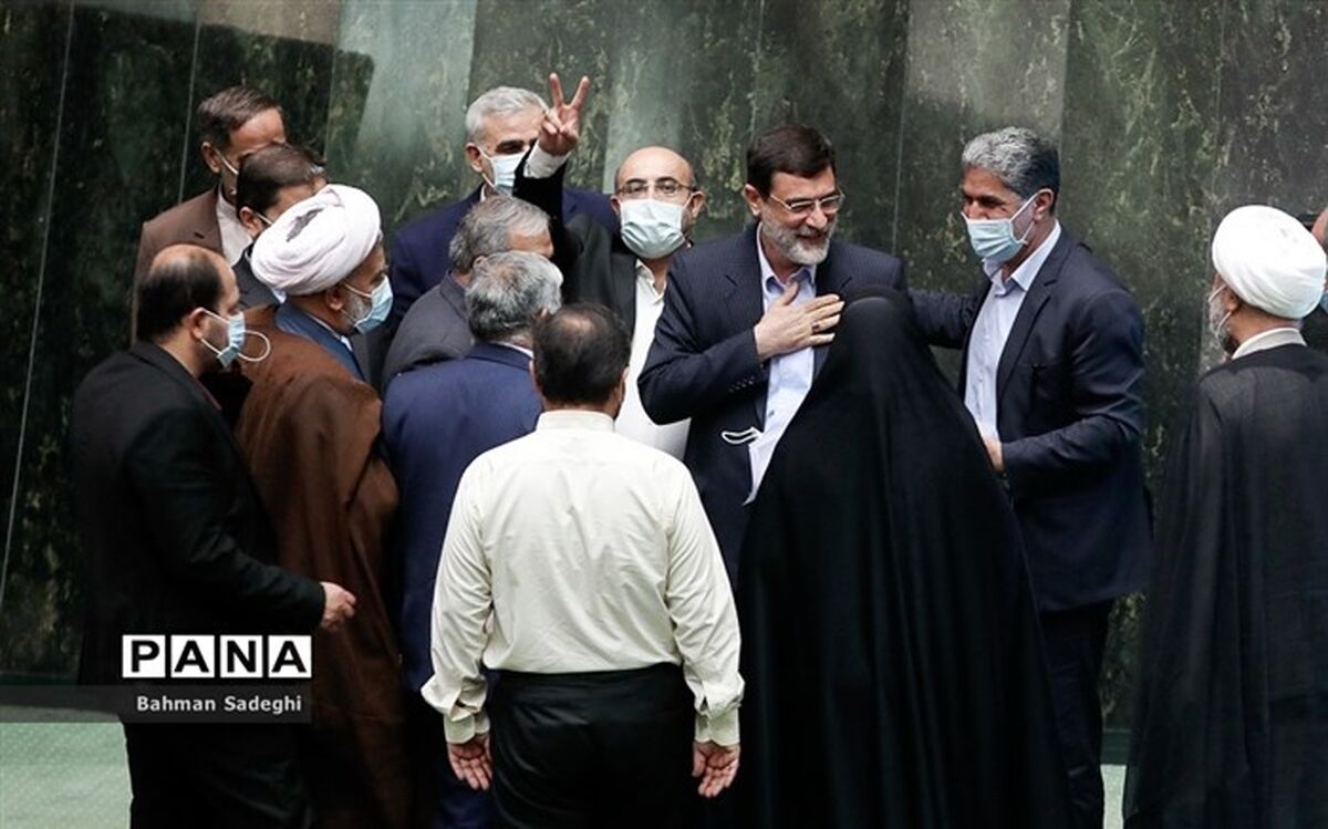 موافقان و مخالفان استعفای قاضی‌زاده هاشمی از نمایندگی چه گفتند؟