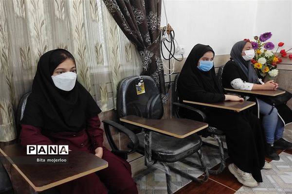 تقدیر از دانش آموزان گلوگاهی برگزیده جشنواره تابستان شاد